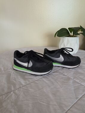 Nike Wafle Trainer Black Kids Sneakers Size 6C
